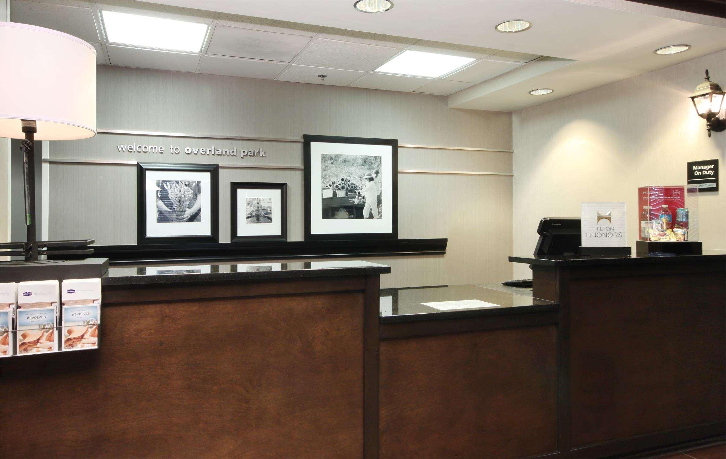 Hampton Inn Overland Park Beltér fotó